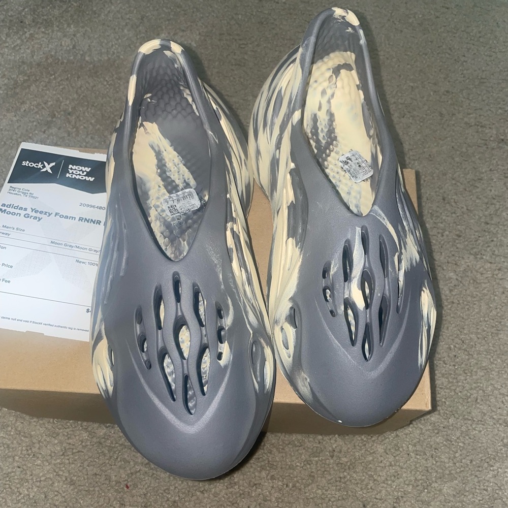 YEEZY FOAM RUNNERS MOON GRAY